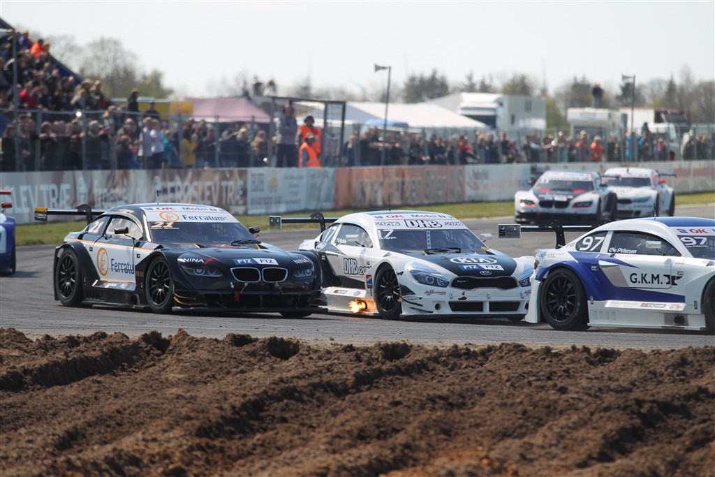 Tre af hovedpersonerne ved FTZ Padborg Open. Jesper Egebart (21), Michel Nykjær (17) og Ole Petersen (97), der kom på podiet som henholdsvis nummer tre, et og tre
(Foto: Henning Smed)